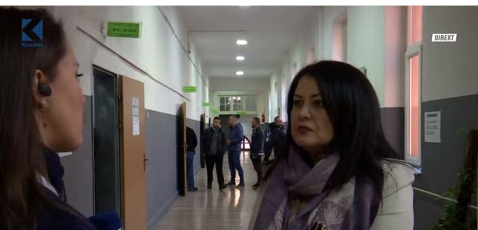 Një grua pati problem të votonte në shkollën "Gjon Buzuku" në Prizren (VIDEO)