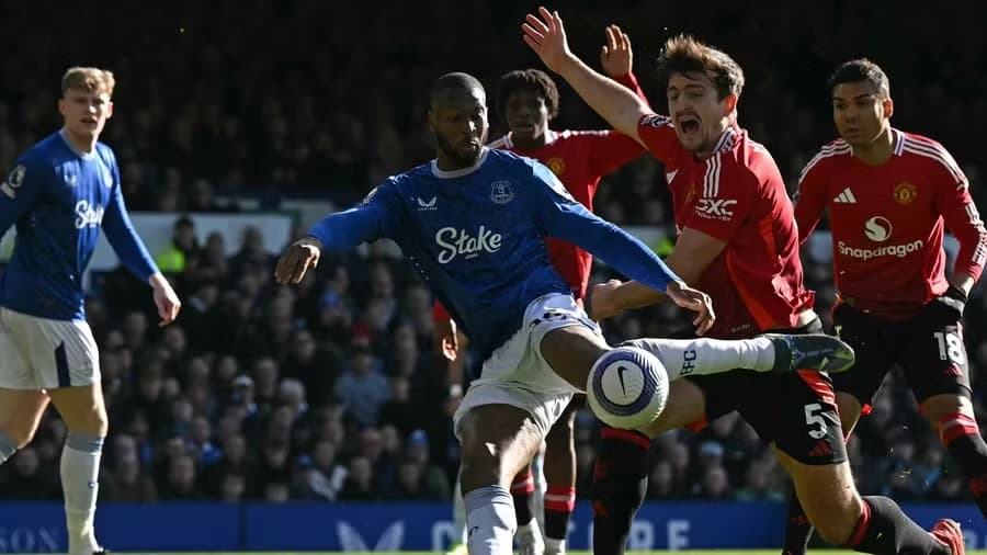 Unitedi ia nxjerr 1 pikë Evertonit