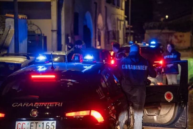 Italia arreston 27 trafikantë të drogës që përdornin emigrantët si korrierë