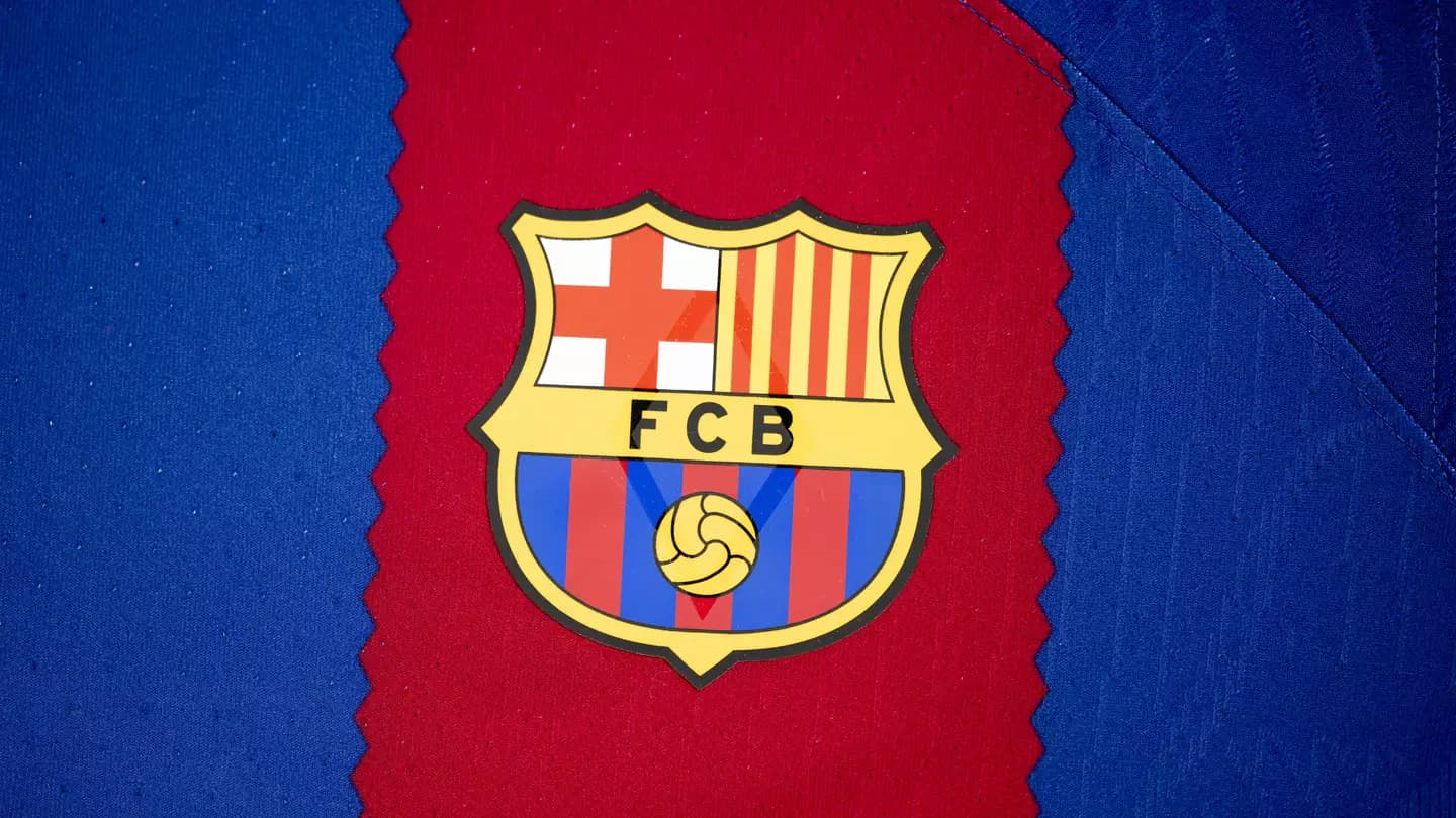 Më në fund zbulohet arsyeja pse Barcelona ka simbolin e flamurit anglez në stemën e klubit