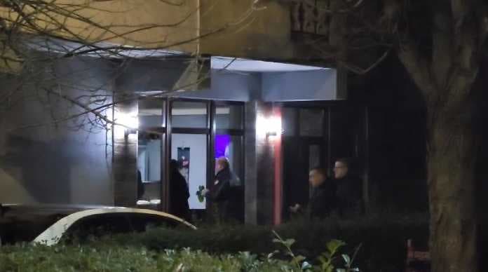 Plagosja e të riut në Korçë, policia shpall në kërkim 22-vjeçarin