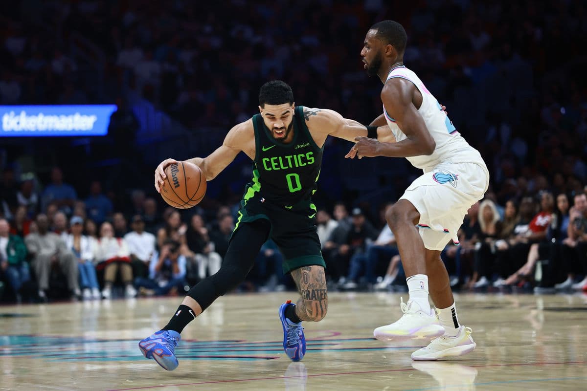 Bostoni fiton në Miami, shkëlqen Tatum