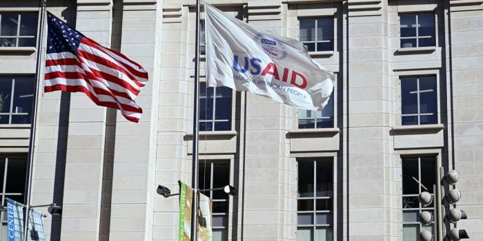 AP: Punonjësve të USAID-it u jepen 15 minuta kohë për “t’i mbledhur plaçkat” nga vendet e tyre të punës