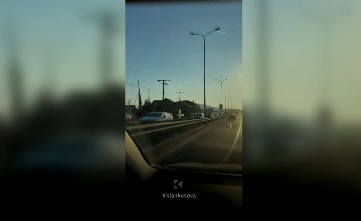 Aksident në Sllatinë, shkaktohen kolona të gjata (VIDEO)