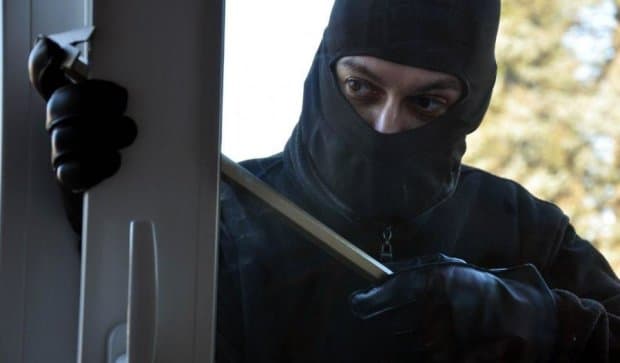 Drenicasi i ankohet policisë, i vidhet arma që posedonte leje përkatëse