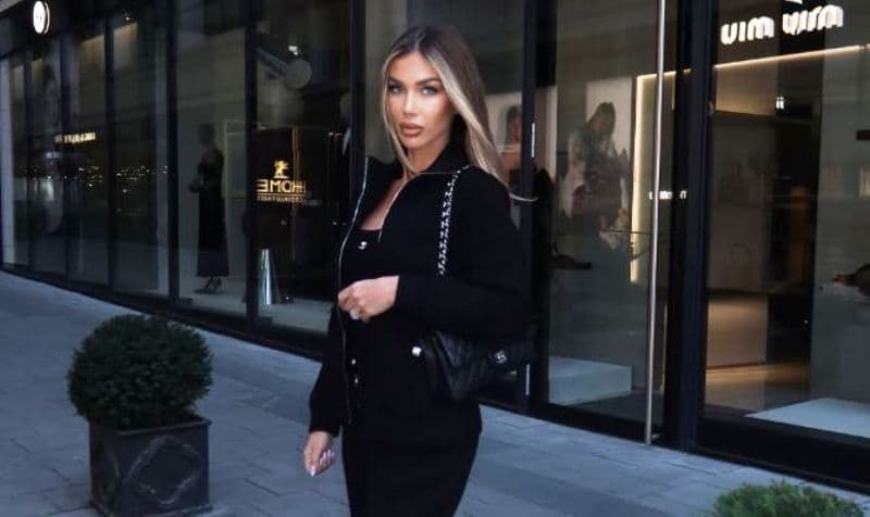 Adelina Tahiri pozon rrugëve të Vjenës
