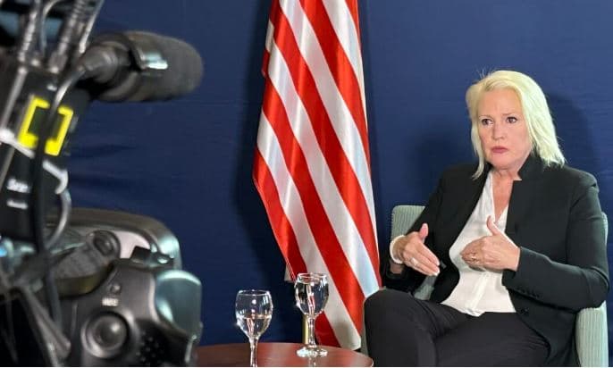 Ambasadorja Ageeler pas tragjedisë në Koçan: Jam zemëthyer sot