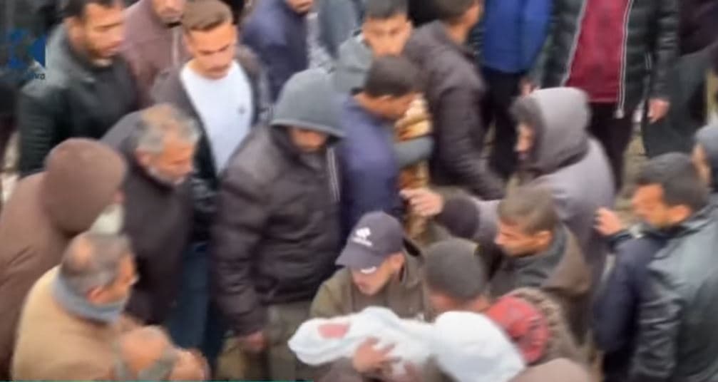 Mrekullia në Gaza: Nxirret gjallë foshnja nga gërmadhat (VIDEO)