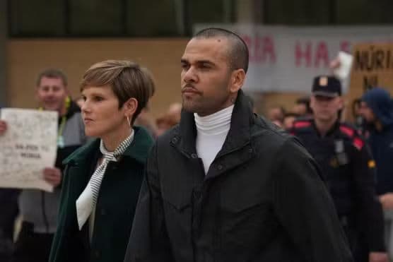 Gjykata shfajëson futbollistin Dani Alves, anulohet dënimi për sulm seksual