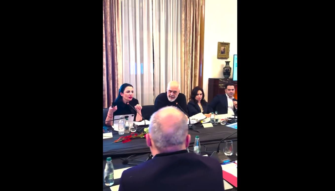 Rama publikon pamje nga takimi për emrat e kandidatëve për deputetë