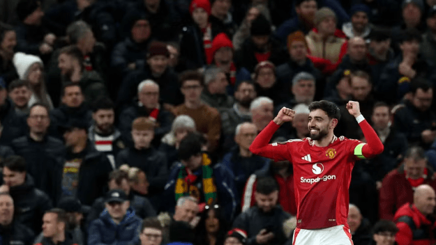 Fernandesi me hat-trick ia siguron Unitedit çerekfinalen e Europa League