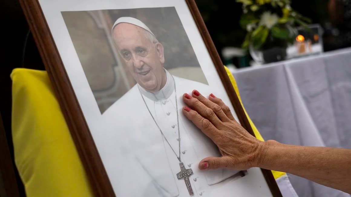 “Papa Françesku pati dy episode të dështimit akut të frymëmarrjes", thotë Vatikani