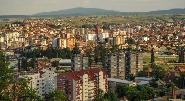 Dëmtohet një lokal në veri, dëmi rreth 50 euro