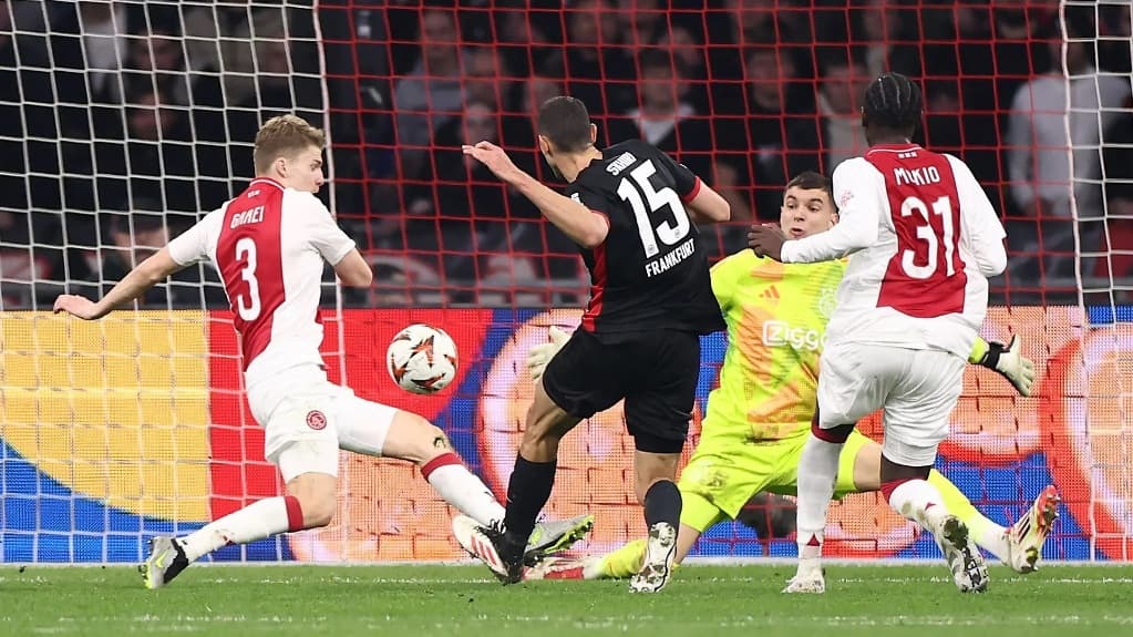 Frankfurti merr fitore të madhe në Amsterdam, mposhtet Ajax