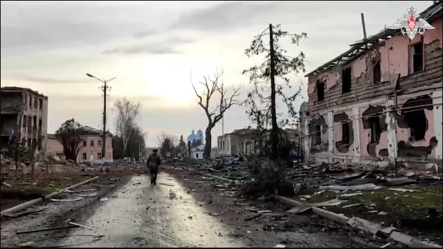 Trupat ruse luftojnë për largimin e fundit të ushtarëve ukrainas në rajonin e Kurskut