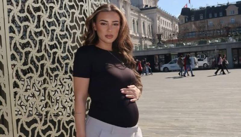 Njomza po bëhet nënë për herë të dytë, ekspozon barkun e rrumbullakosur