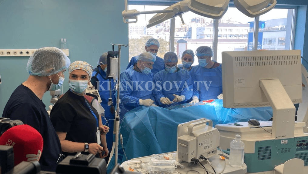Nis stentimi i arterieve karotide, është e hera e parë që bëhet në Kirurgjinë Vaskulare