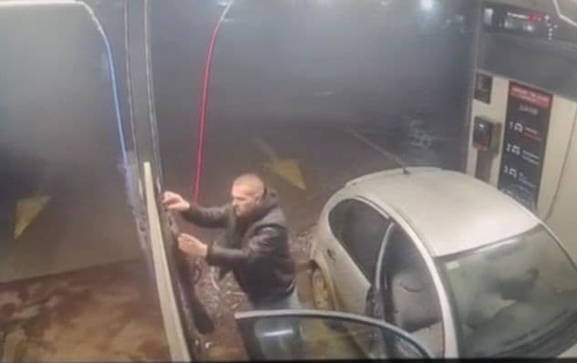 Ky person po kërkohet nga policia për veprën penale “vjedhje”
