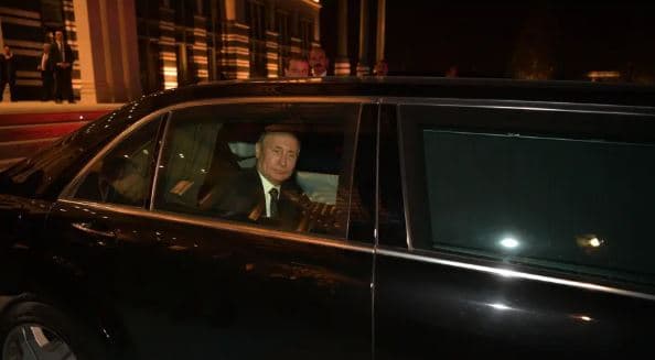 Limuzina e Putinit shpërtheu - a ishte ky atentat ndaj tij? (VIDEO)