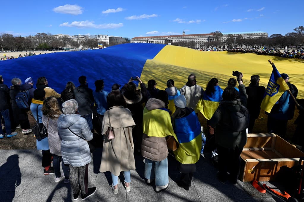 JD Vance përballet me protestues pro-ukrainas ndërsa ishte me vajzën e tij