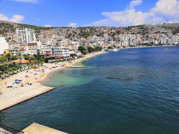 Saranda mbushet plot me turistë të huaj