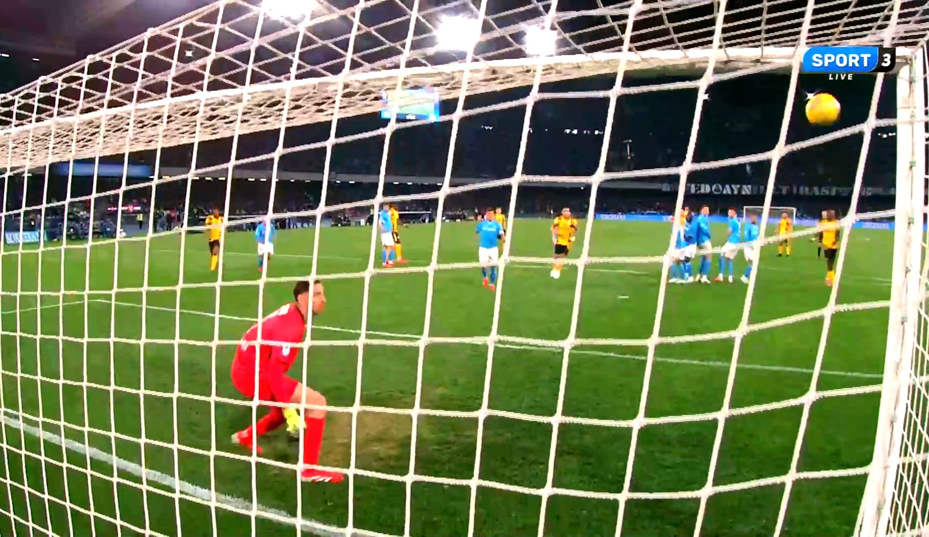Supergol në "Maradona", kampionët e Italisë në avantazh