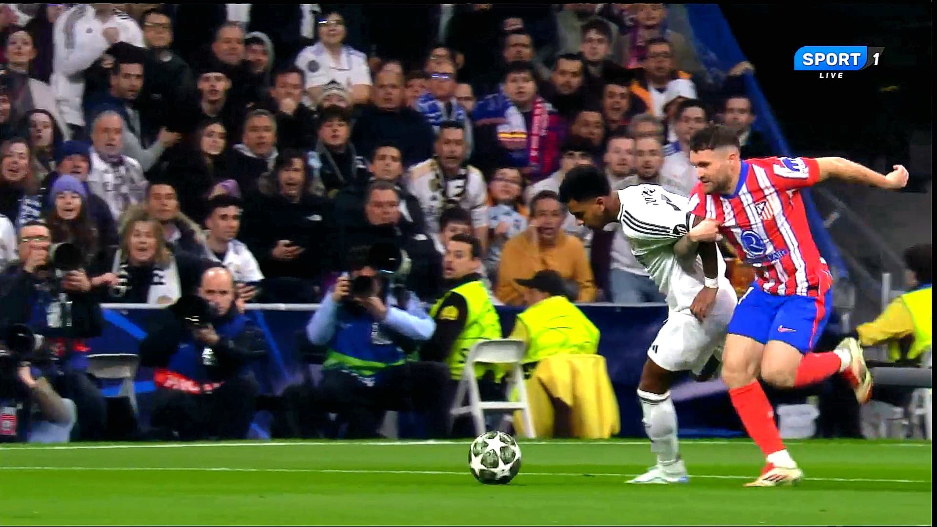 1-1 mbyllet pjesa e parë në Madrid, por a ishte penallti ndërhyrja e Galan në Rodrygon?