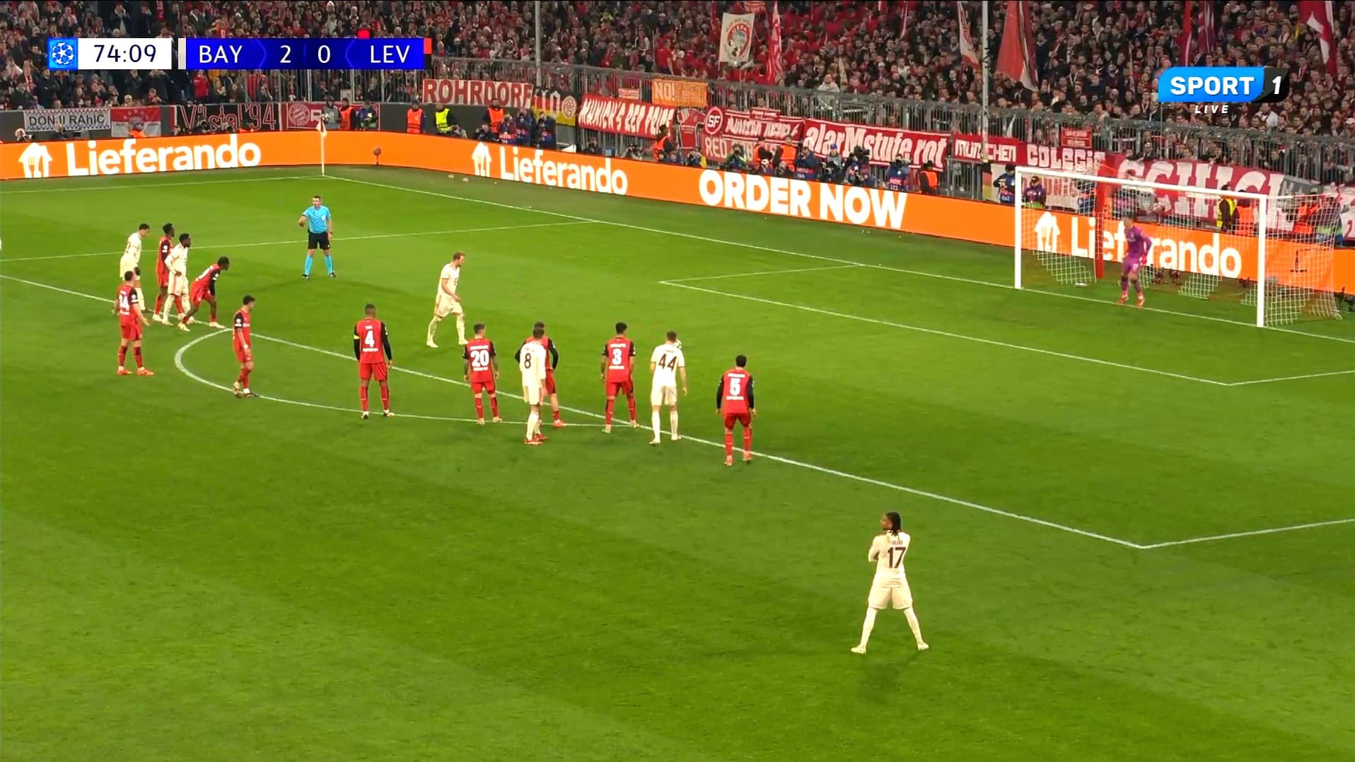 Kane nga penaltia për 3:0, zor e më zor për Xhakën