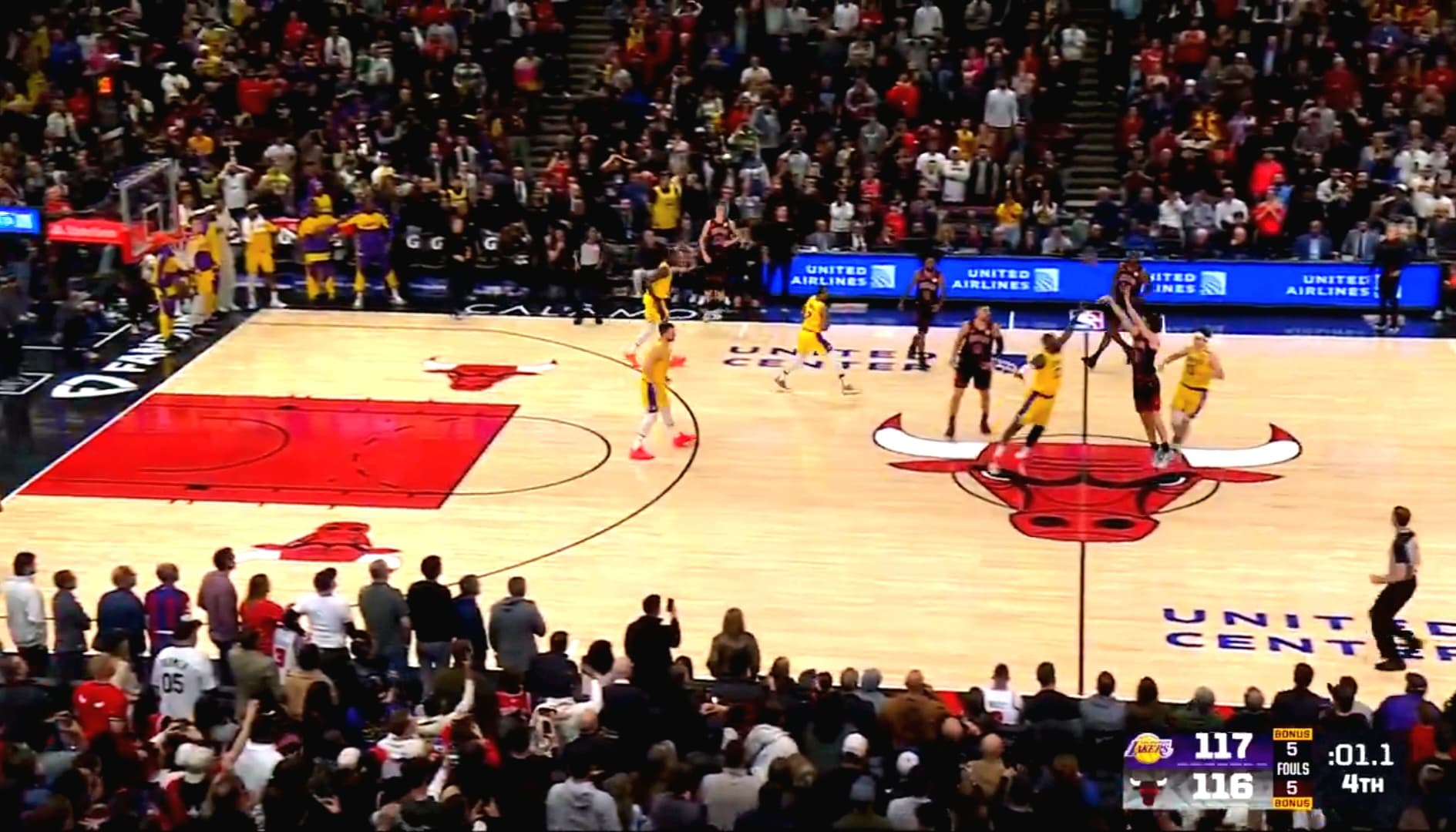 Chicago "çmend" Lakersin, për 12 sekonda shënon 3 trepikësha dhe fiton (VIDEO)