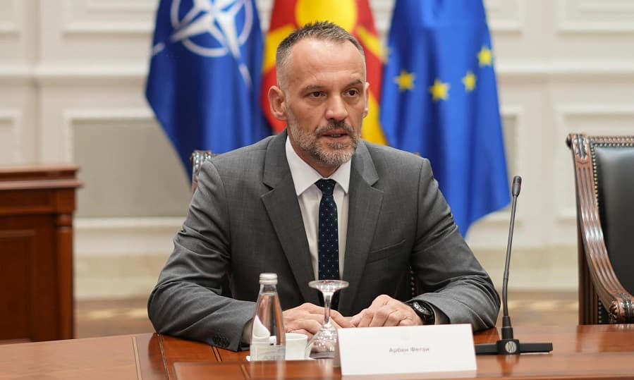 Fetai e quajti “moment historik” intervenimin e NATO-s në Kosovë, reagon ambasada serbe në Shkup