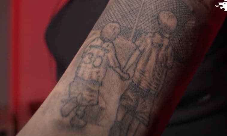 Daku fans i Unitedit, por pse e ka tatuazh fanellën e Martinsit te Interi?