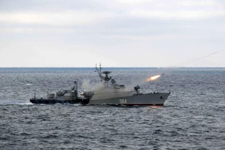 Rusia thotë se sanksionet duhet të hiqen përpara se të fillojë armëpushimi detar në Ukrainë