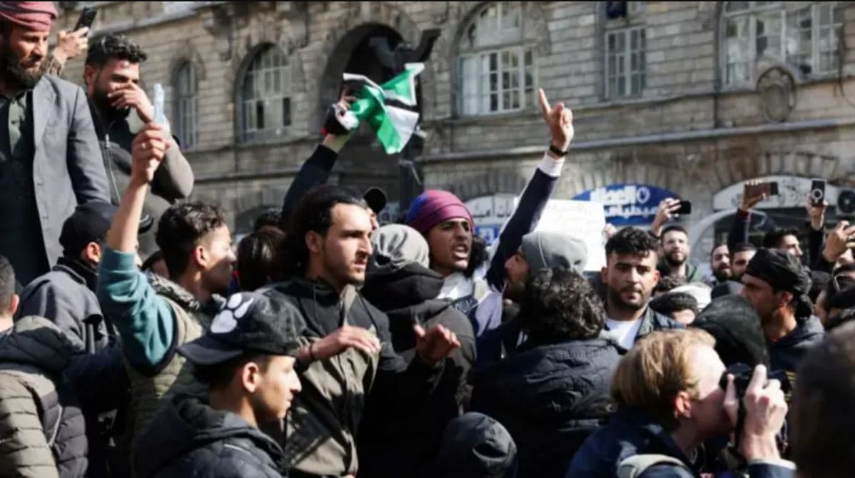 Turmat mblidhen në Damask për të protestuar ndaj 1 mijë vrasjeve