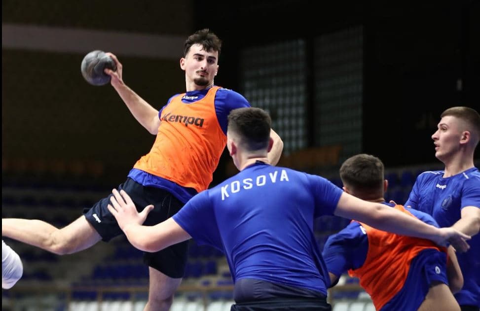 Grumbullohet Kombëtarja U18 në hendboll, kryejnë stërvitjen e parë