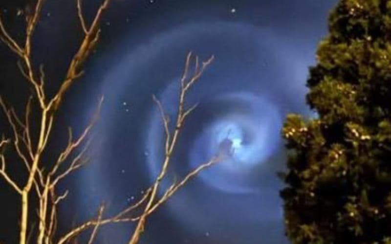 Rrethi misterioz në qiell shihet edhe në Itali (FOTO)