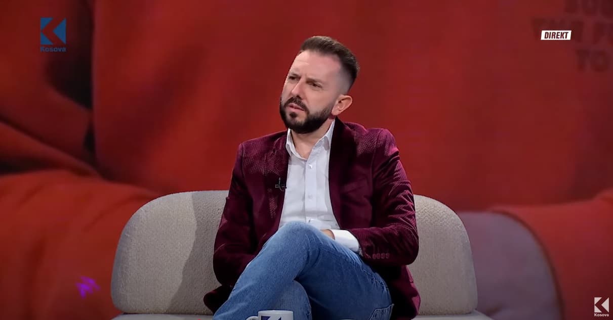 "I kanë gratë në shtëpi, por kanë edhe tjera", çka thotë menaxheri i estradës për ndarjet e çifteve? (VIDEO)