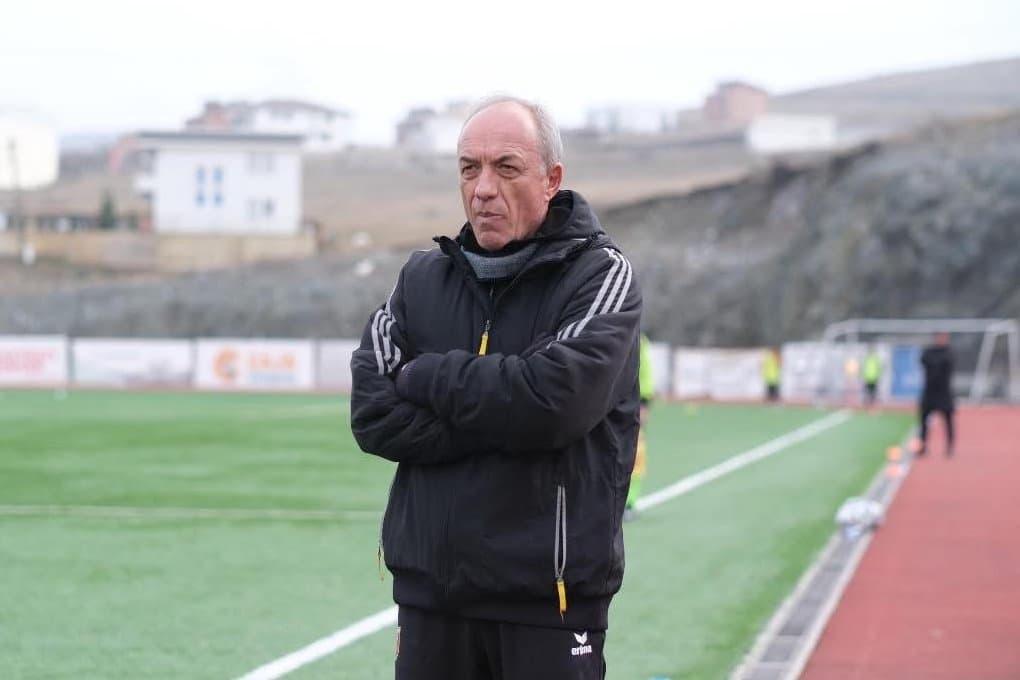 Vëllaznimi ndan rrugët me kryetrajnerin Josa