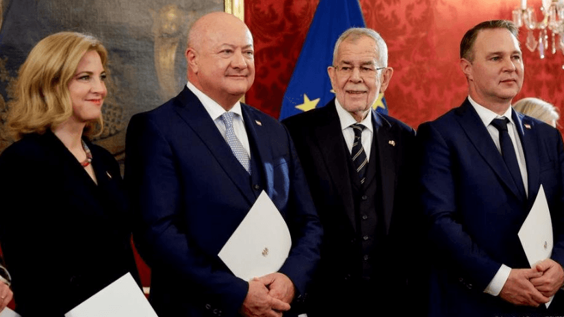 Austria pezullon bashkimin familjar për migrantët