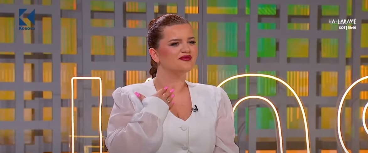 Gresa aksidentohet me veturën e nënës së saj, asaj i tregon në Kosova Today (VIDEO)