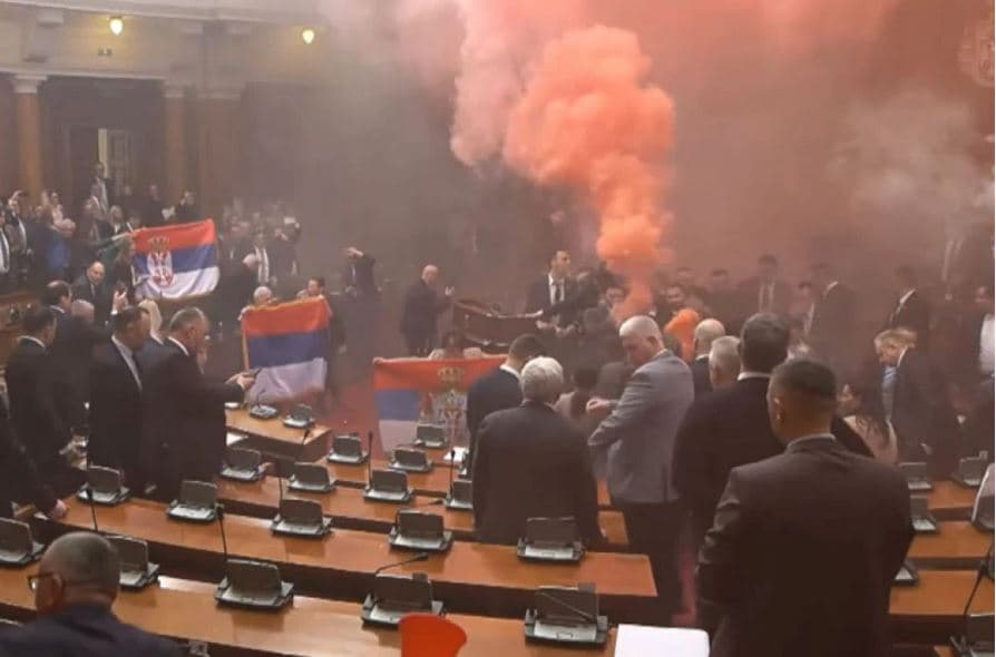 Bërnabiq kërkon që parlamenti të rifillojë punën pas trazirave të shkaktuara nga opozita (VIDEO)