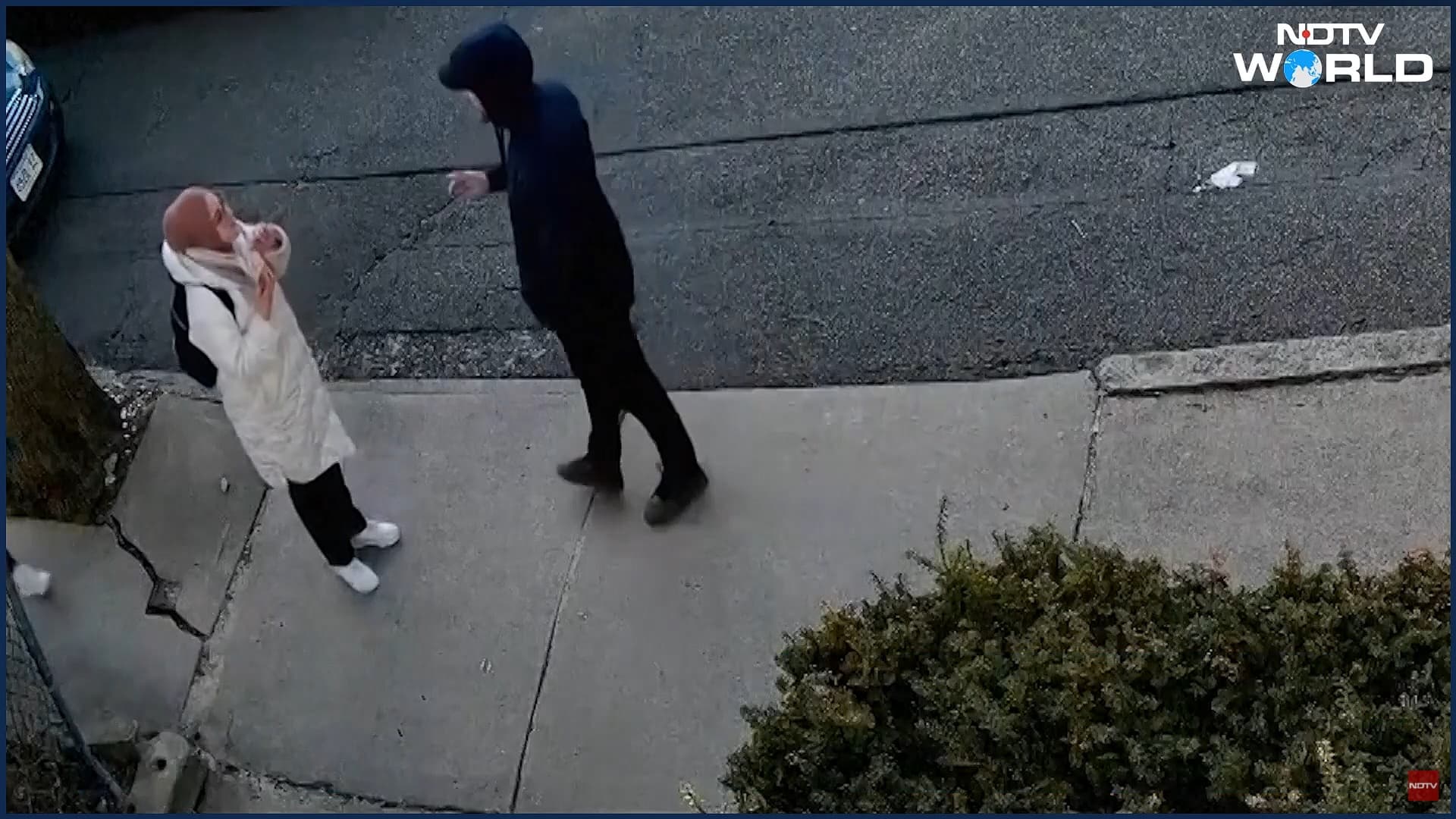 Agjentë të maskuar të ShBA-së arrestojnë studenten turke derisa po shkonte për në iftar (VIDEO)