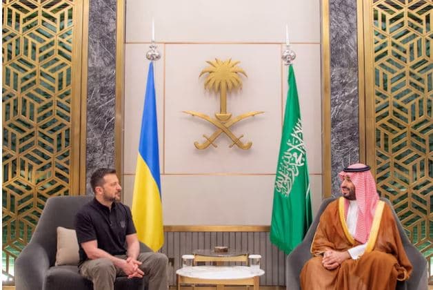 Zelensky shkon në Arabinë Saudite përpara bisedimeve të vështira me Amerikën