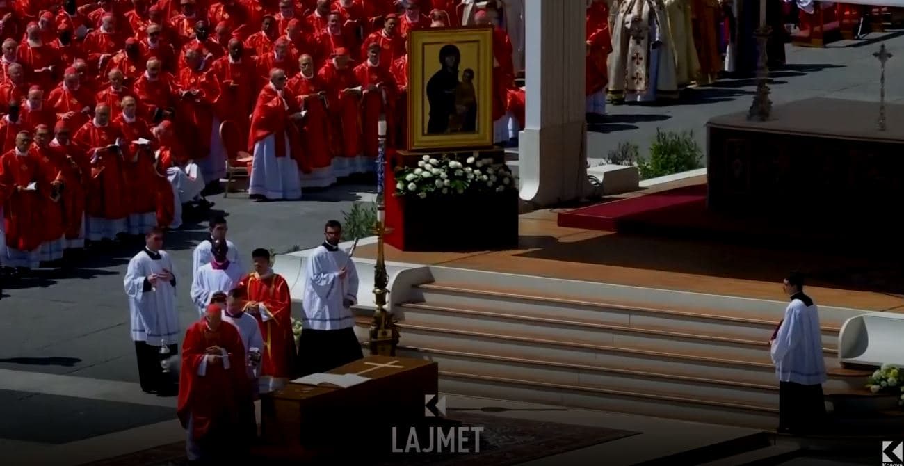 Ceremonia mortore, krejt bota në varrimin e Papa Françeskut (VIDEO)
