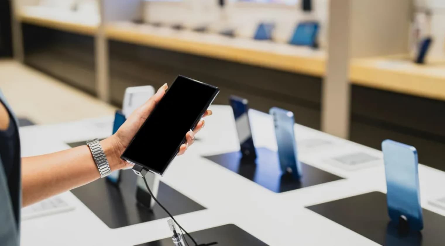 Trump përjashton telefonat e mençur dhe kompjuterët nga tarifat e reja