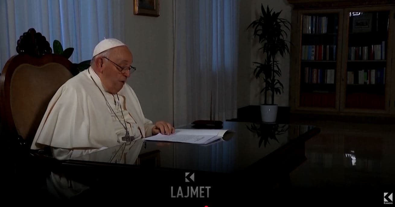 Françeskoja i veçantë, Papa s’deshi ar, kishte “femër”, ishte roje (VIDEO)