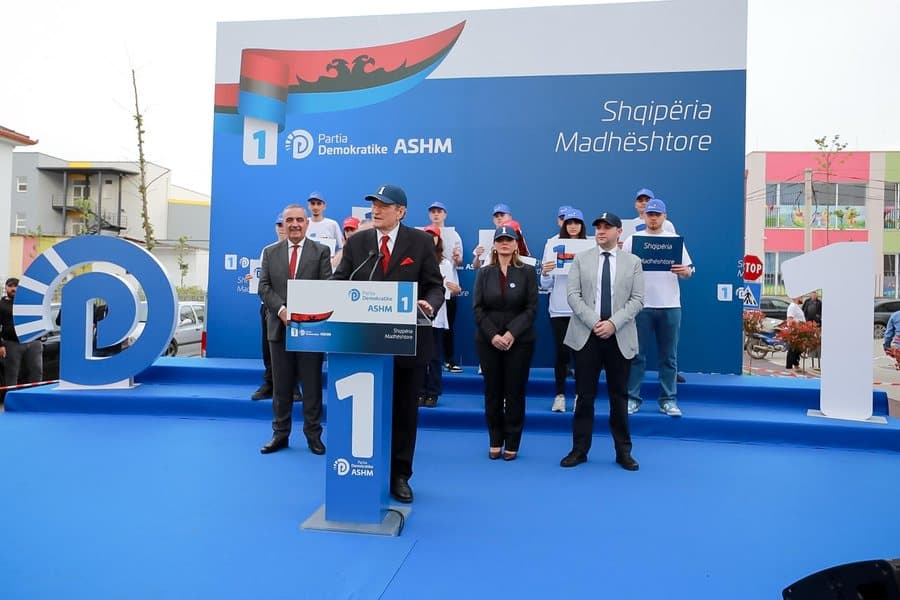 Premtimi i Berishës: Qeveria do i paguajë 1 vit sigurimet shoqërore sipërmarrësit që do të punësojë një të ri