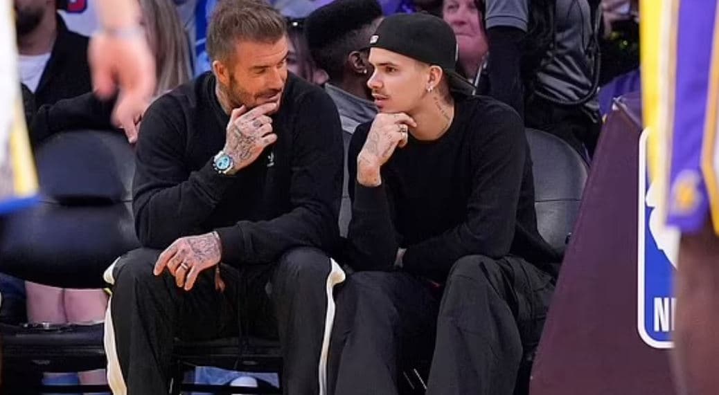 Pozë identike, Romeo duket kaq i ngjashëm me David Beckham
