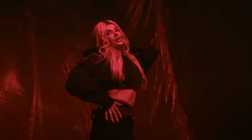 Era Istrefi e publikon këngën e re "Million $$$ Man"
