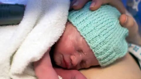 Lind foshnja e parë në Britaninë e Madhe nga një grua me mitër të transplantuar