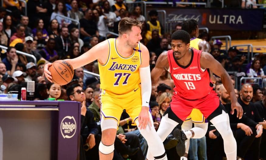 Lakers fitojnë derbin ndaj Rockets